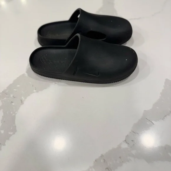 Black Nike  Slip-On Clogs - Picture 4 of 6